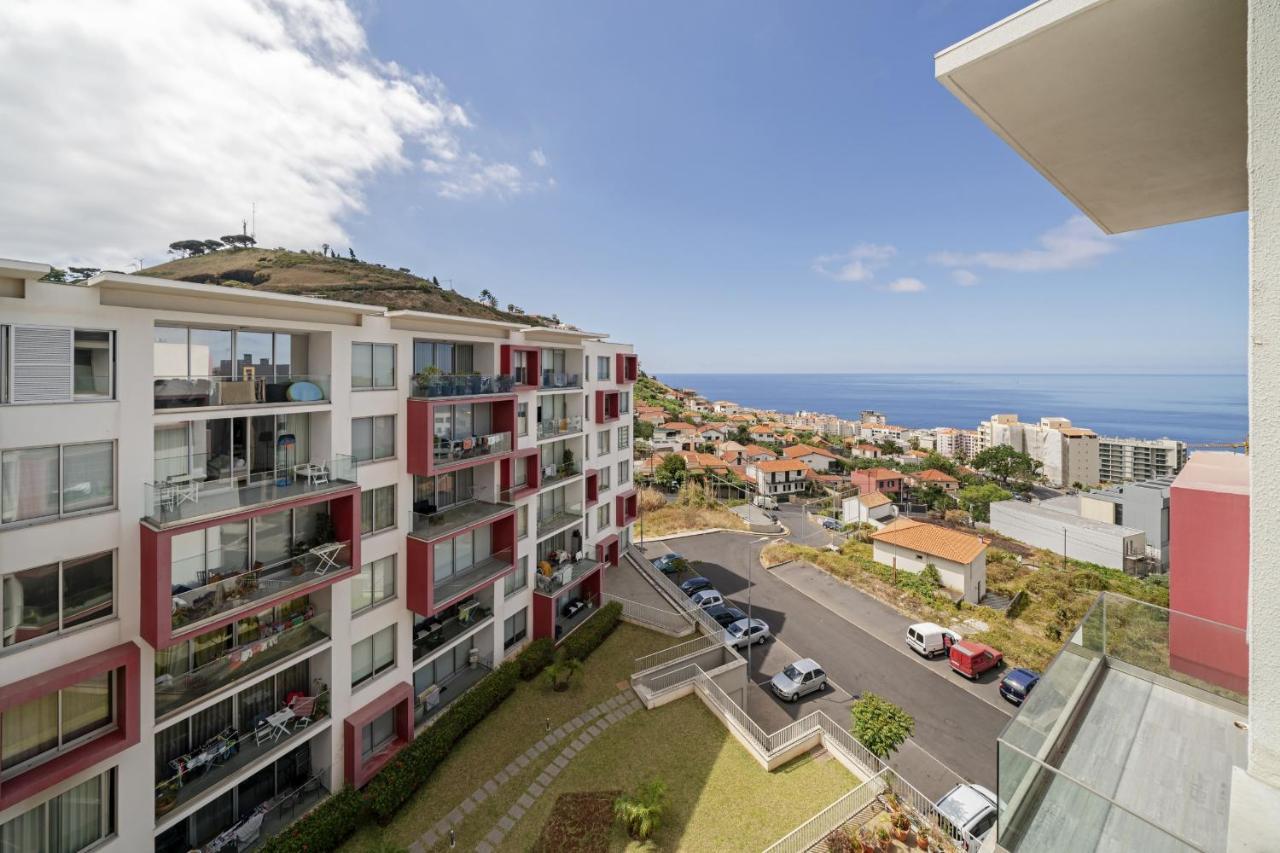 Apartamento com Varanda