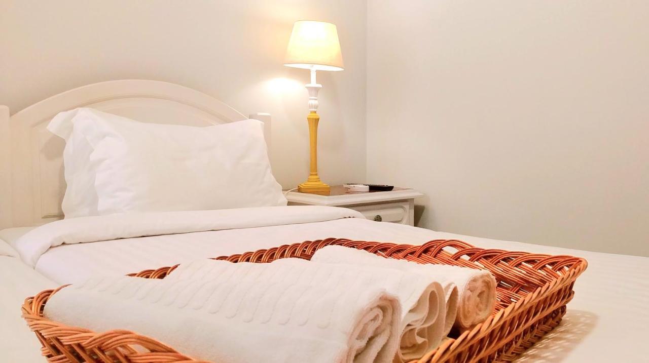 One Bedroom Apartment