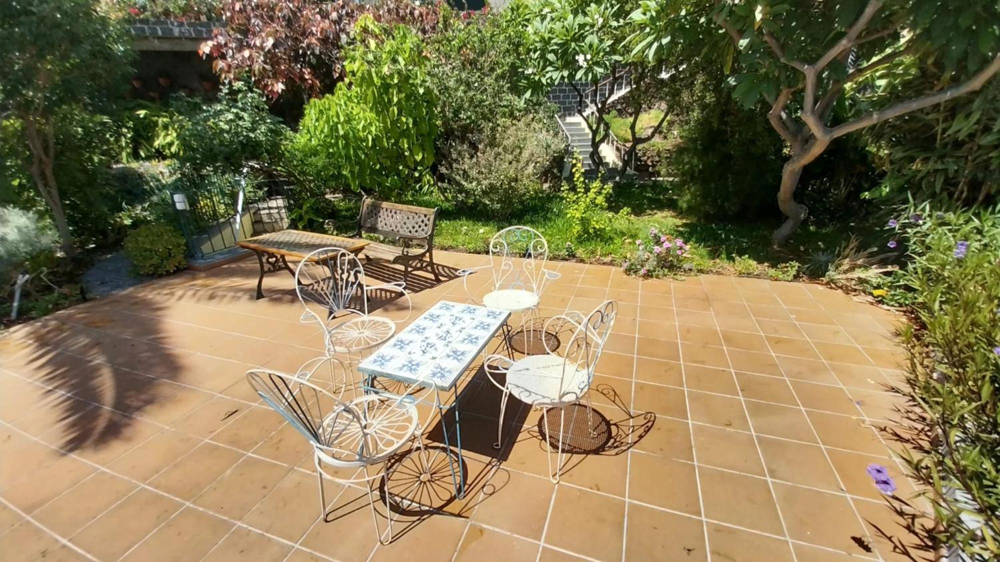 Bungalow Garden View