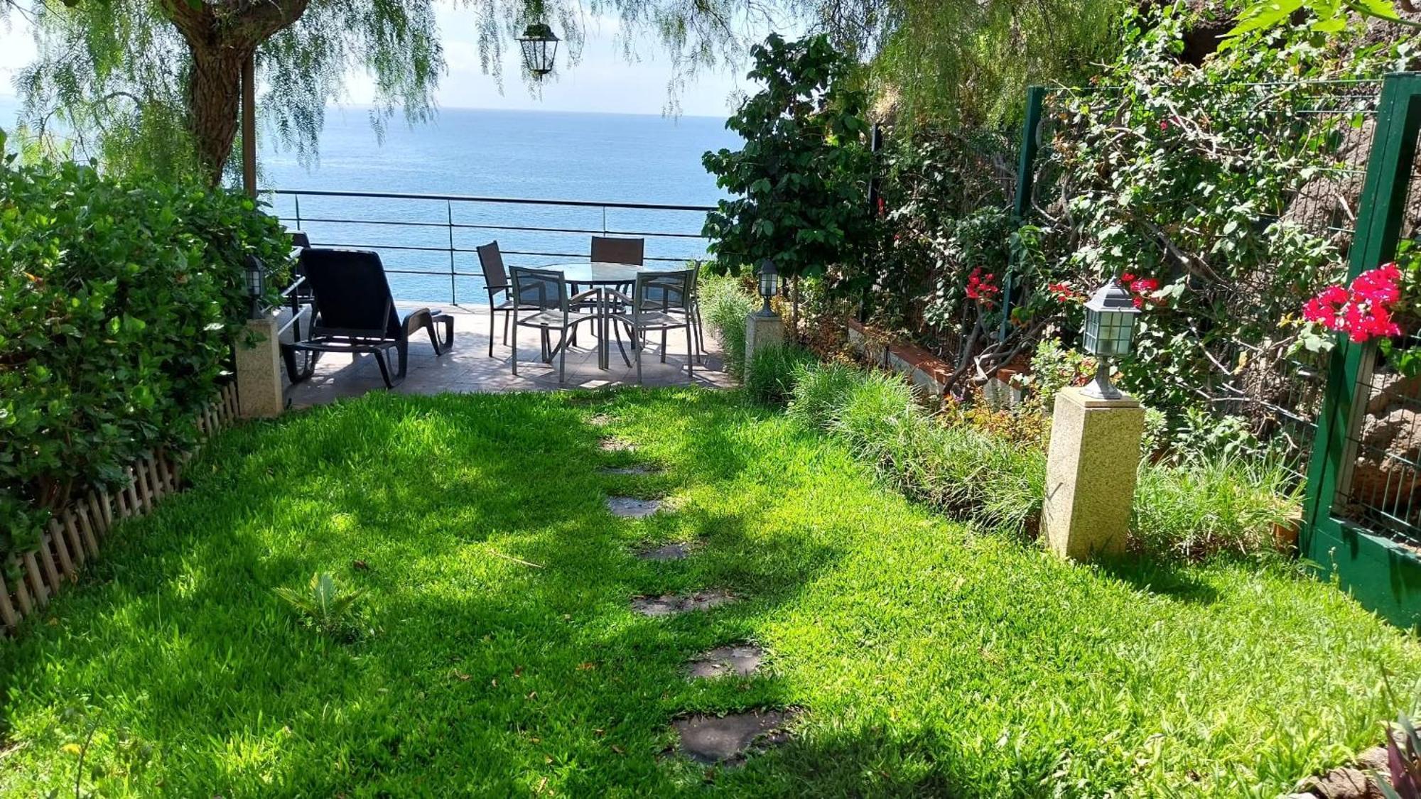 Bungalow Garden View