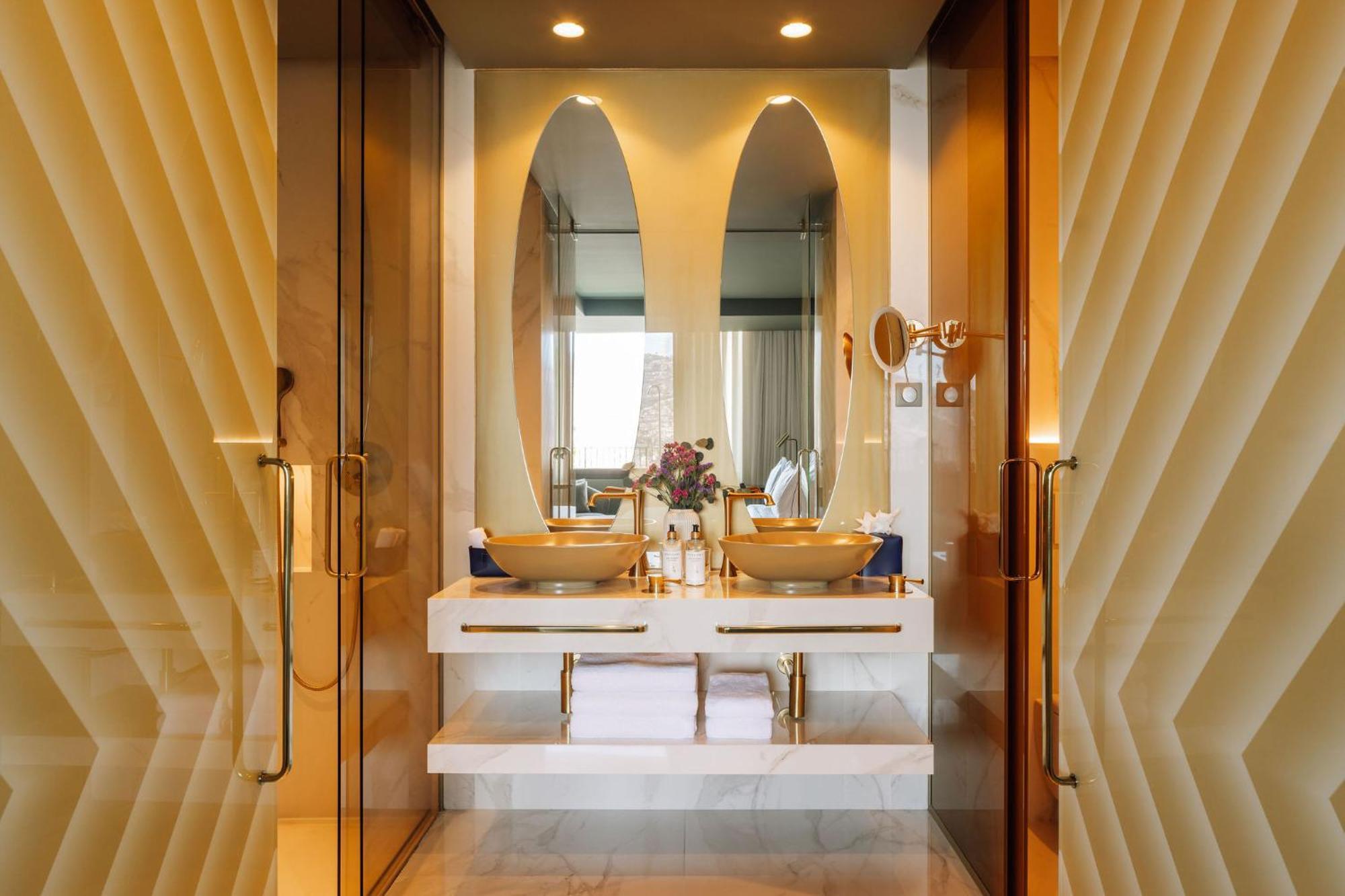 Pool Suite