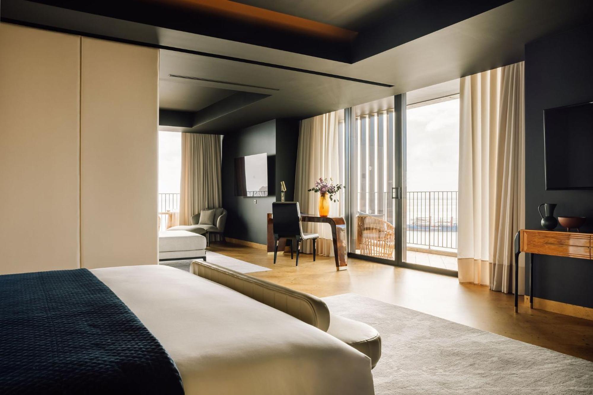 Corner Suite
