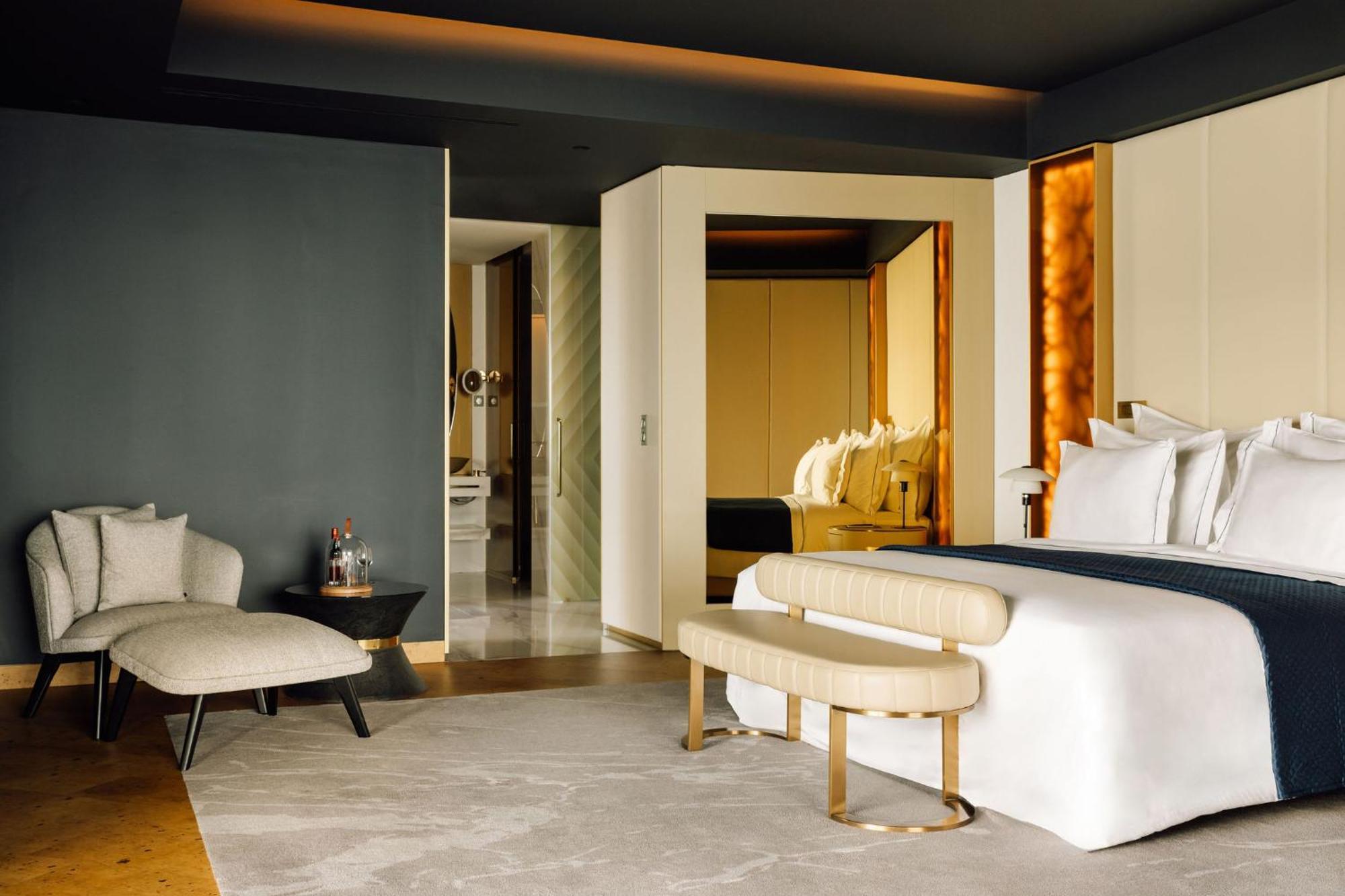 Corner Suite