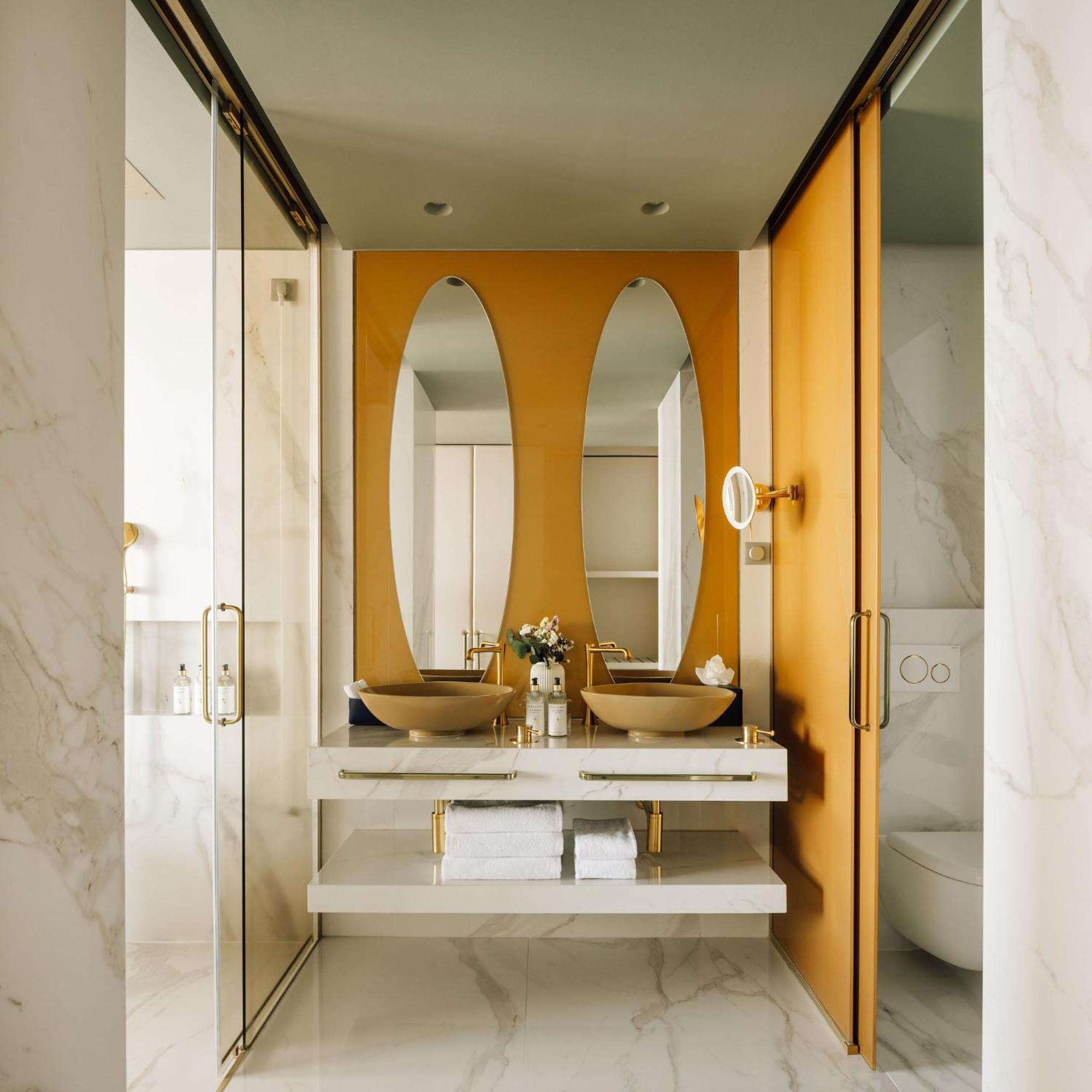 Corner Pool Suite