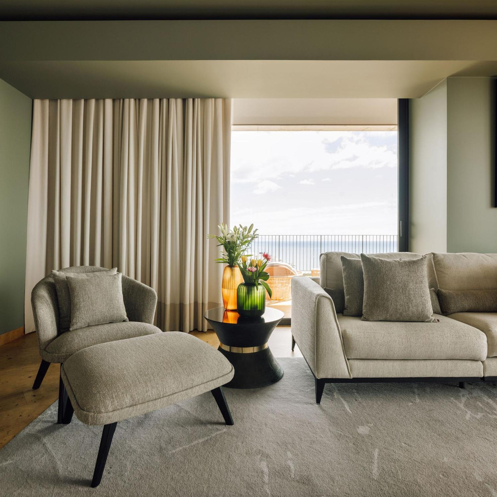 Corner Pool Suite