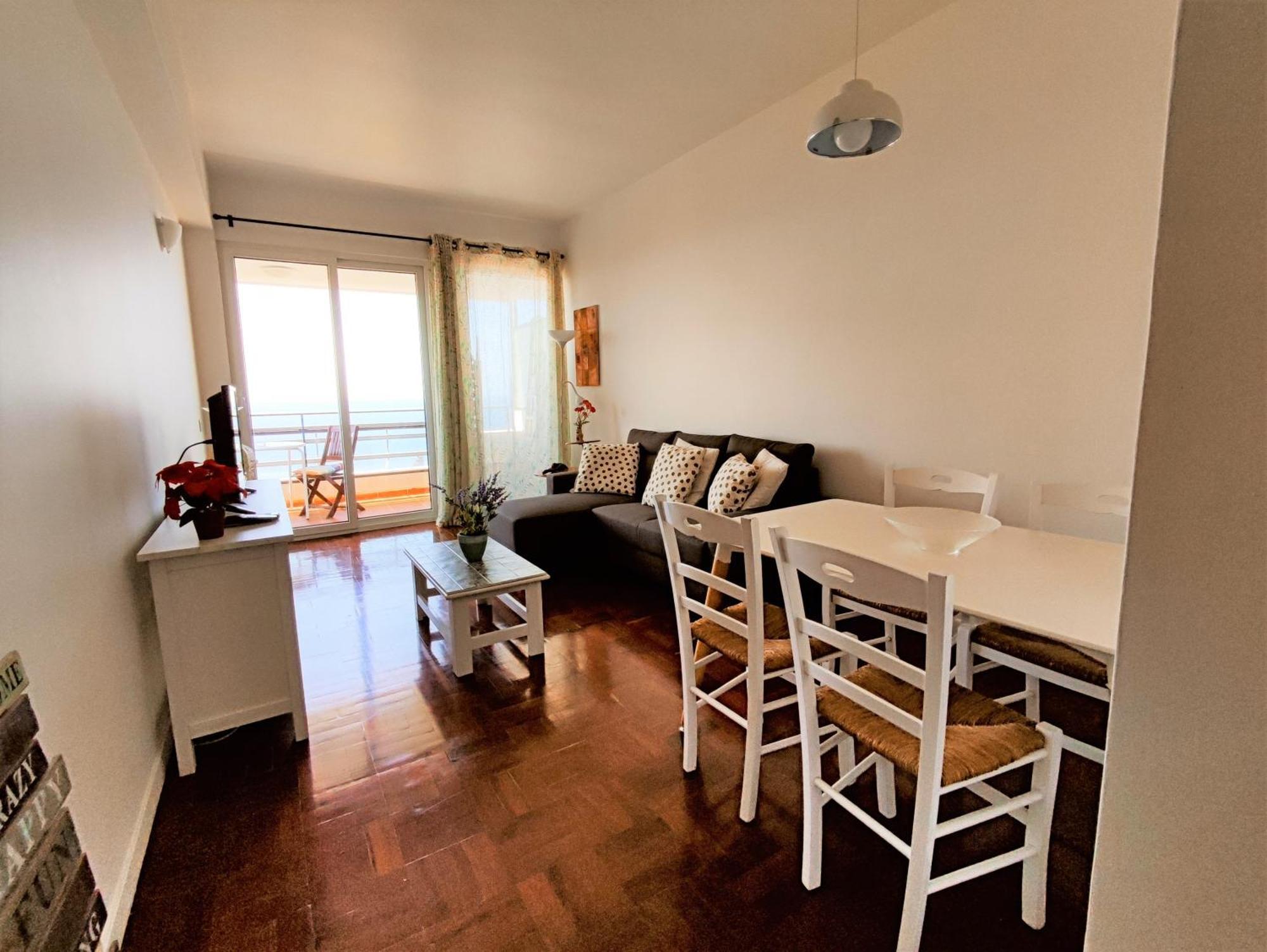 One-Bedroom Apartment Sea View