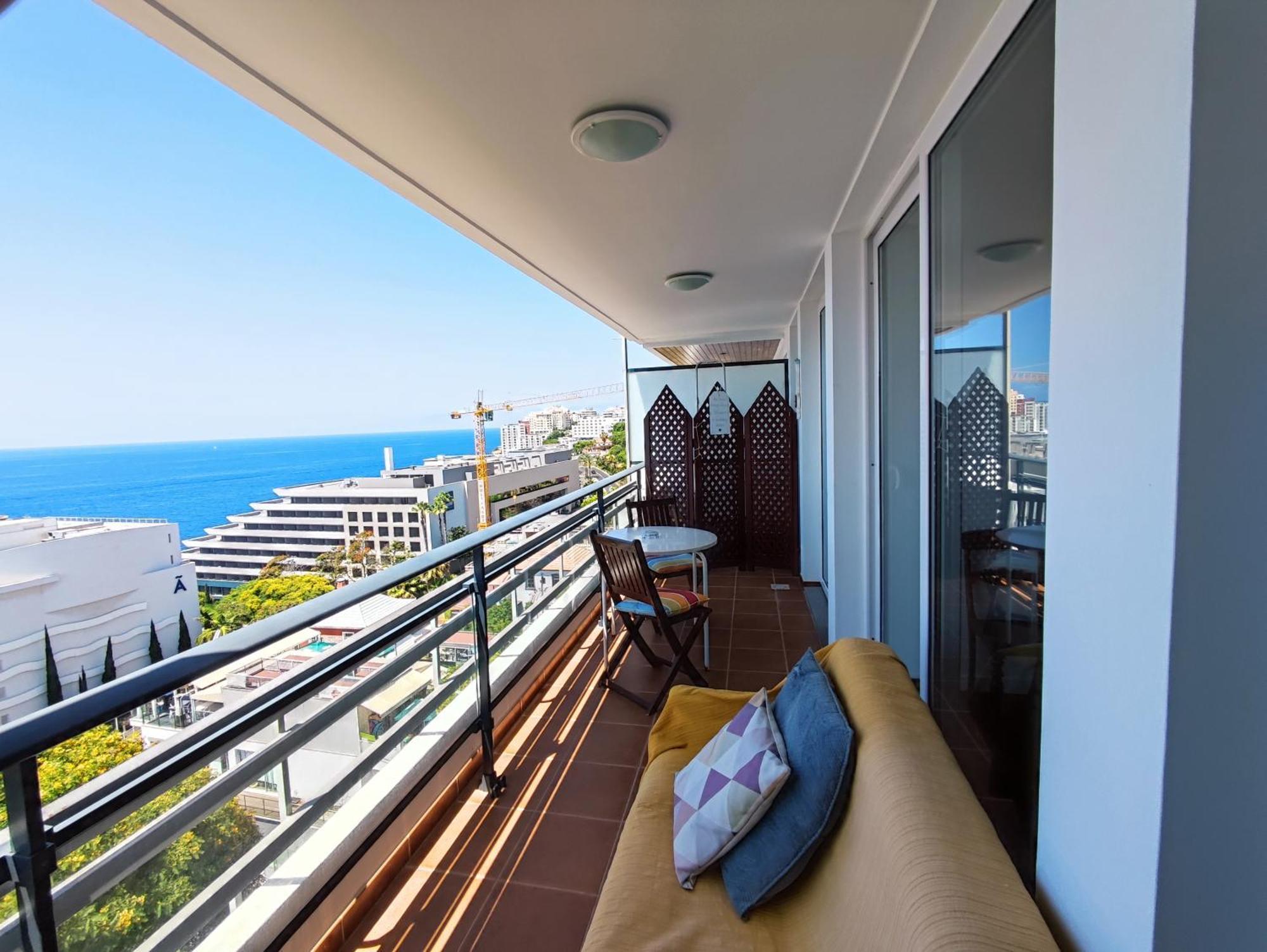 One-Bedroom Apartment Sea View