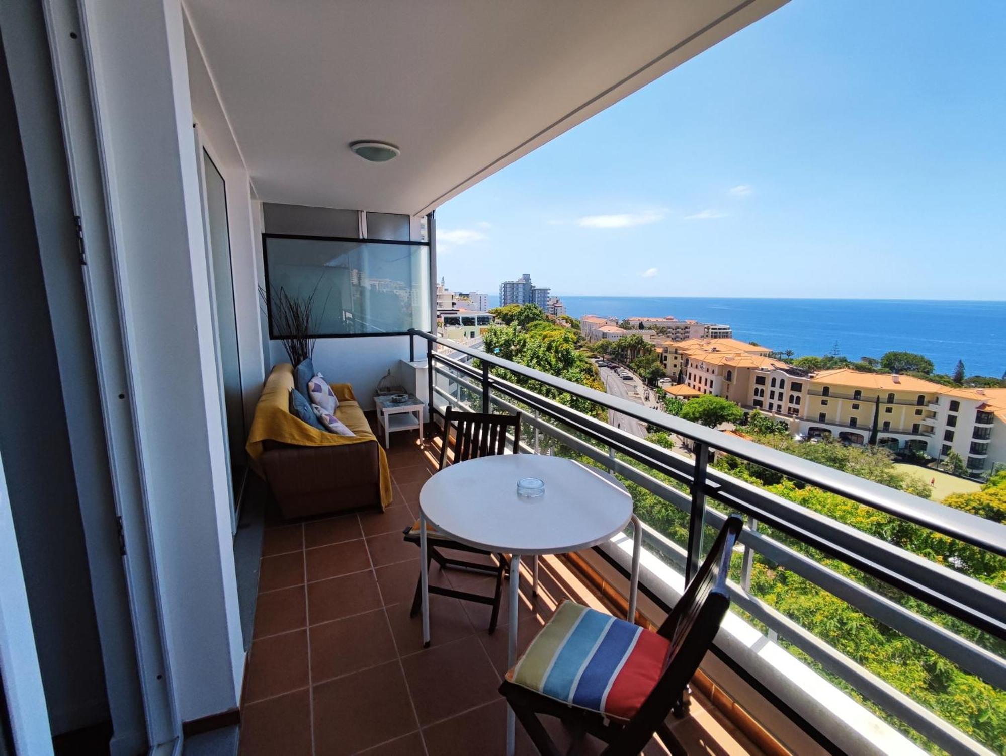One-Bedroom Apartment Sea View
