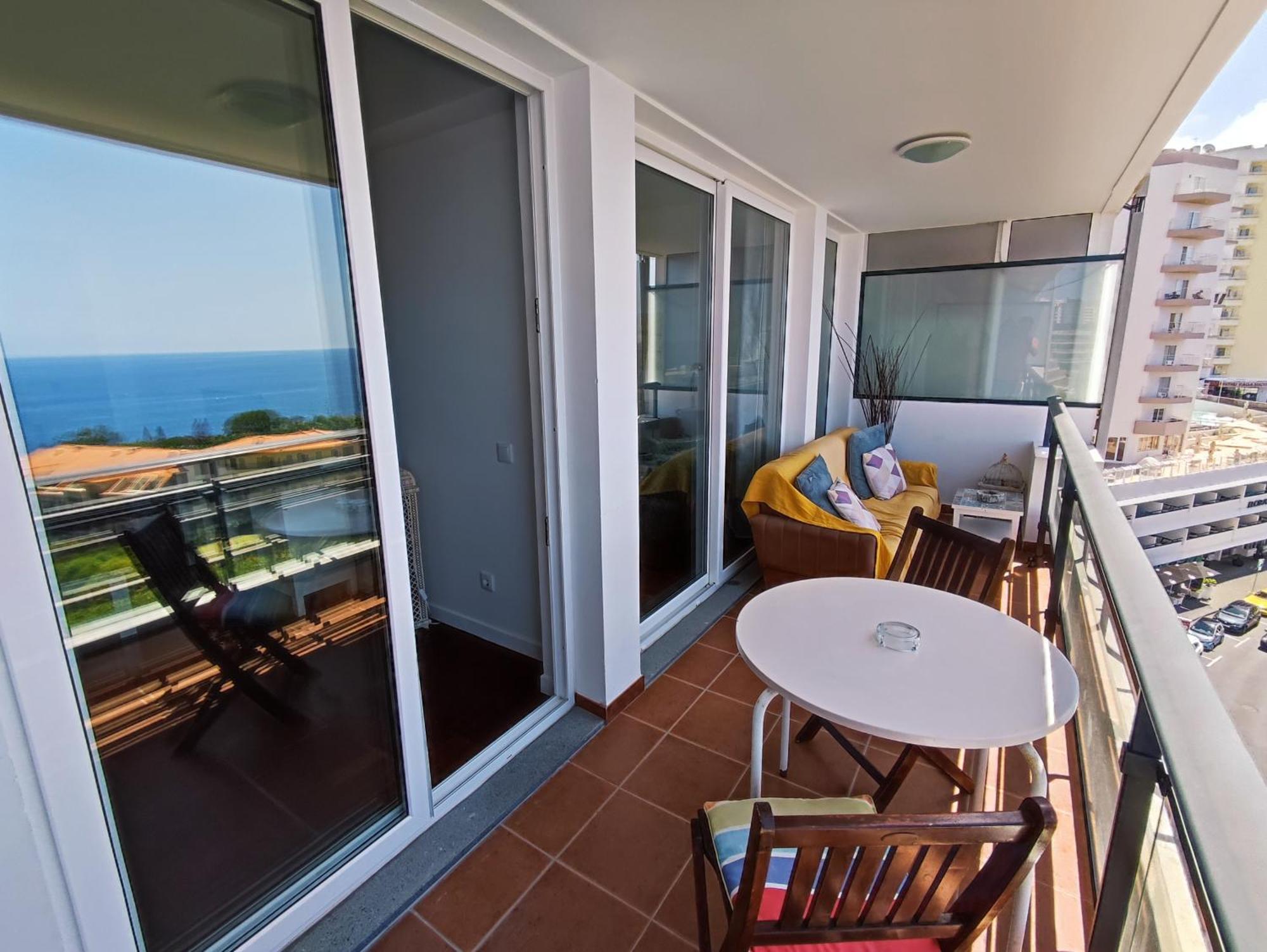 One-Bedroom Apartment Sea View