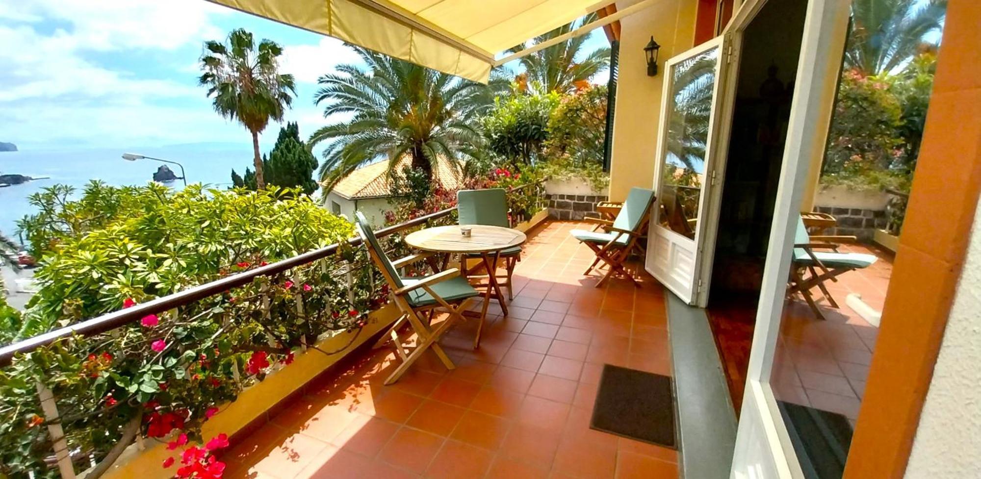 Bungalow Garden View