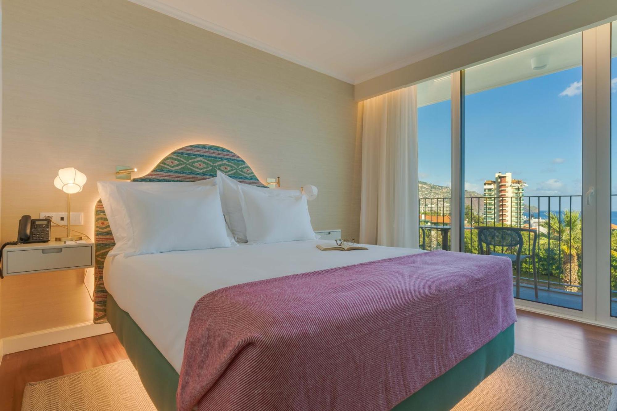 Double or Twin Room Side Sea View Balcony,1686010401:JPEG