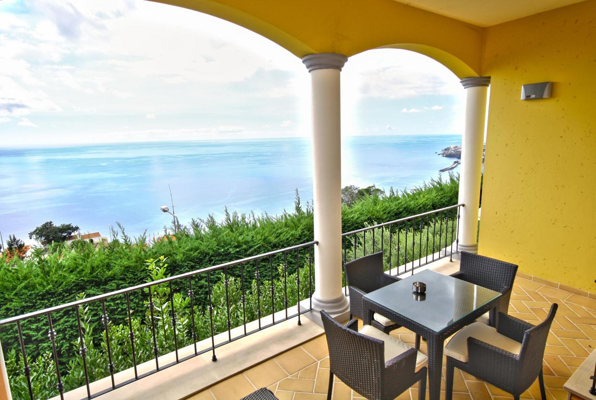 Two-Bedroom Apartment Sea View