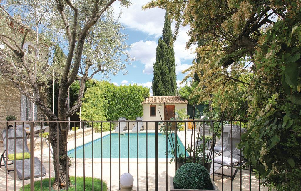 Bungalow Garden View