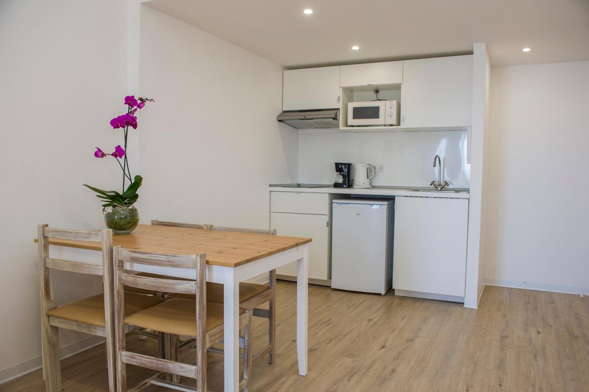 Deluxe One-Bedroom Apartment with Ocean View