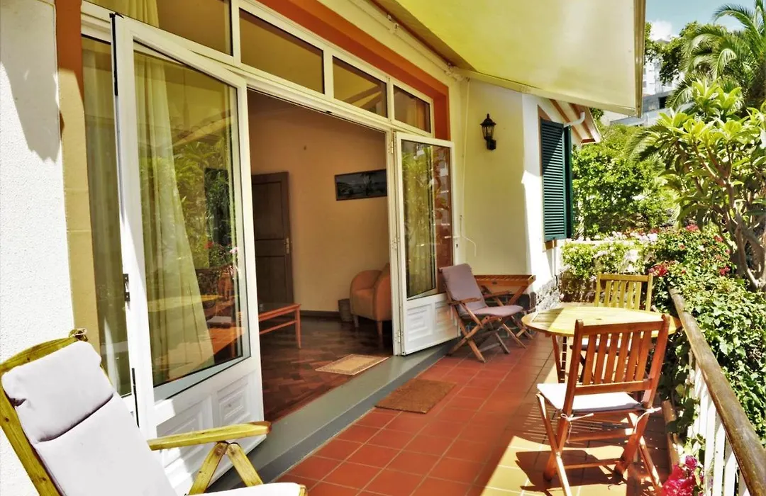 Comfortable Bungalow In Funchal With Sea View-1