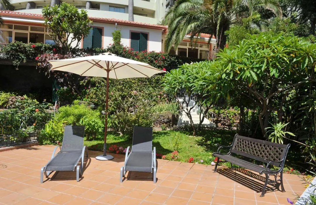 Charming Bungalow In Funchal, Sea View-1
