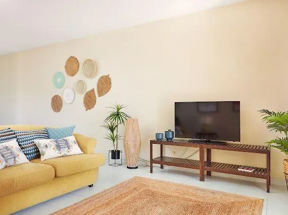Cosy Apartment With Sea View And Pool-1