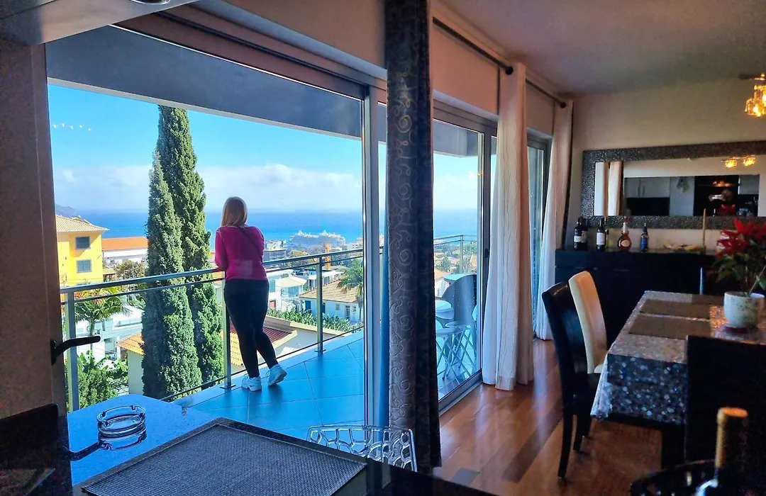 Grand Bright Apartment With Ocean Views-1