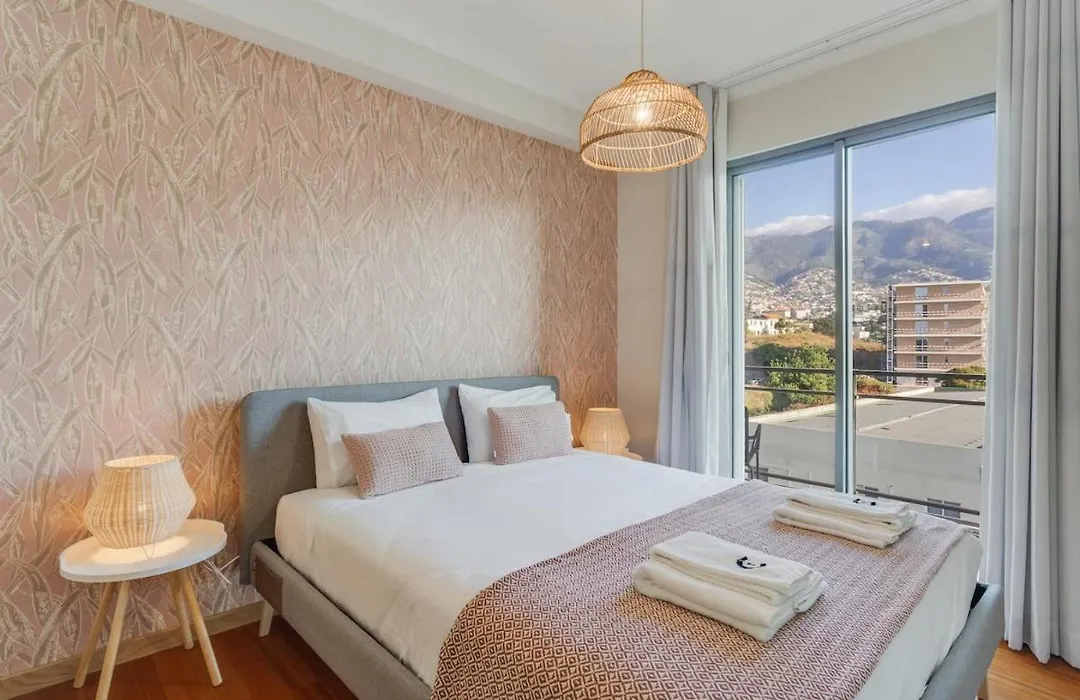 Sea & Mountain View Apartment, Funchal, Parking-1