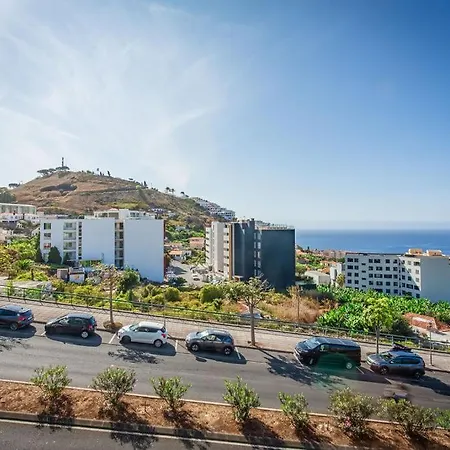 Leonor Seaview Apartment-3