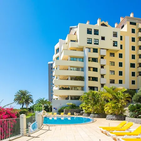 Falesia Apartment By Lovelystay-3
