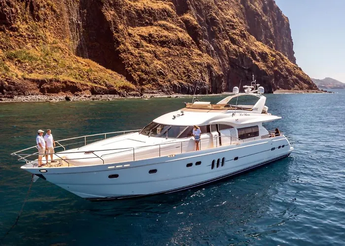 Half Day Charter Along The Cost Of Madeira Island Hotel Funchal  admite animales