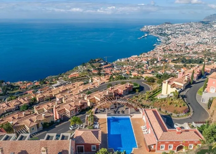 Villa Bougainvillea Palheiro Village By Holiday Rental Madeira Funchal  admite animales