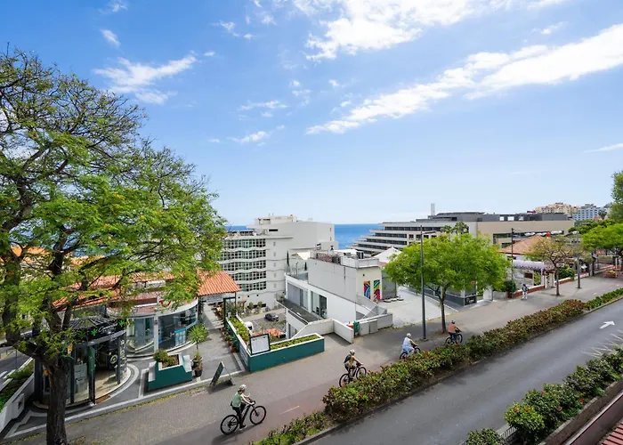 Lido II By An Island Apart Funchal  acceptant les animaux