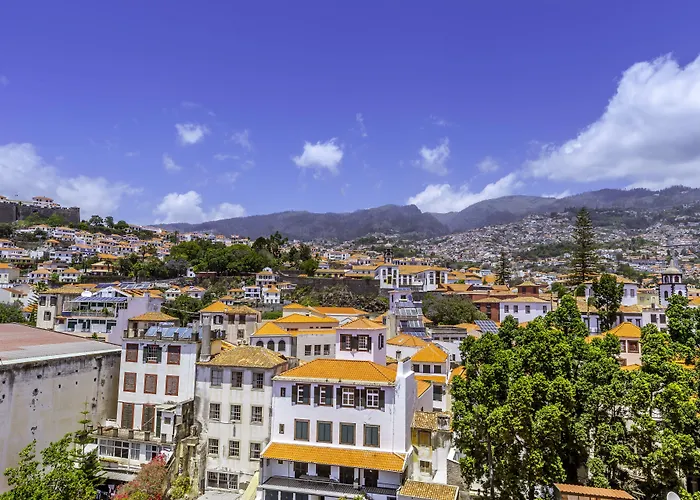 Hotéis de três estrelas em Funchal (Madeira)